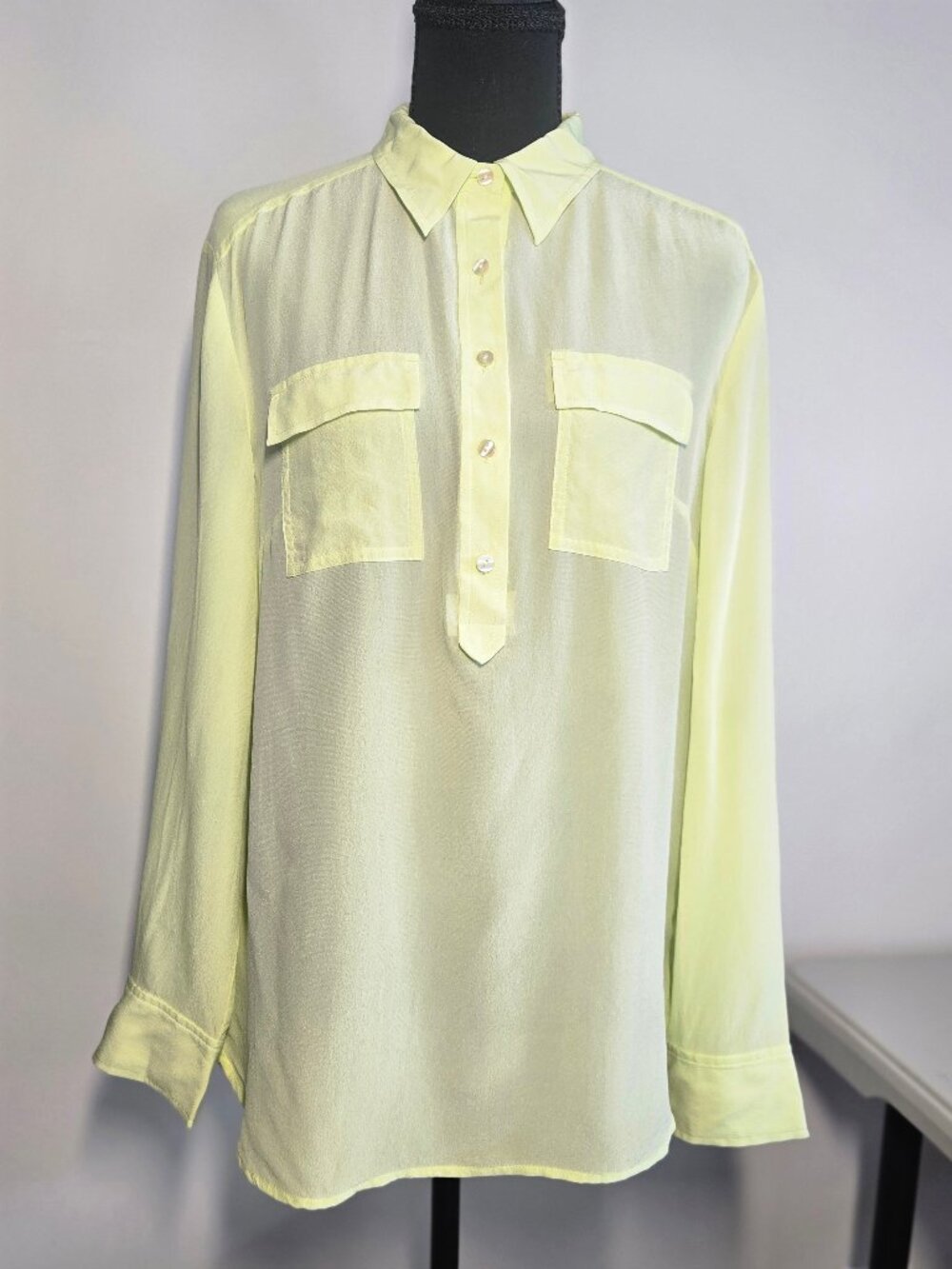 Ann Taylor 100% Silk Blouse Size 6 Light Green